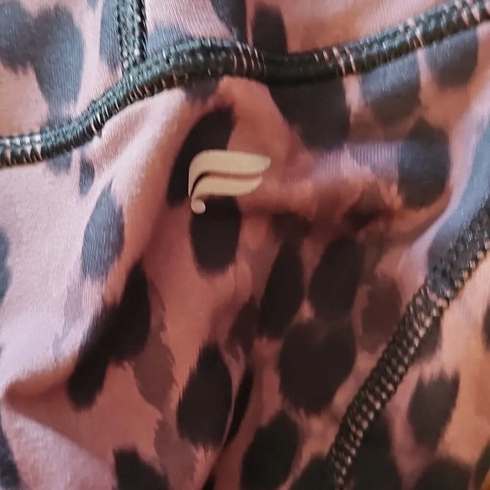 Fabletics PowerHold Leopard Print Leggings Size M - Picture 4 of 4